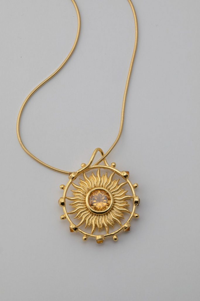 Pendentif soleil doré