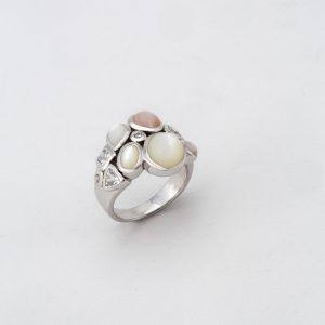Bague "Nacres et Zirconiums"