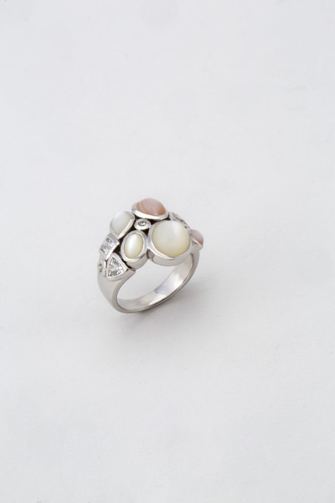 Bague "Nacres et Zirconiums"