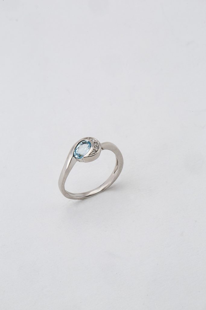 Bague "Virgule de Topaze bleue"