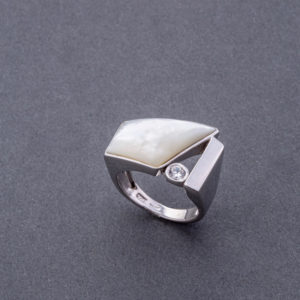 Bague "Trapèze de nacre"