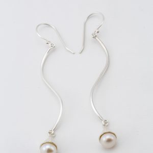 Boucles d'oreilles pendantes "Lianes et perle d'eau douce"