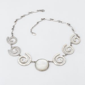 Collier "Nacre et spirale"