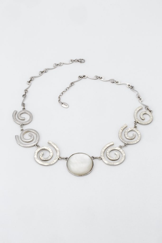 Collier "Nacre et spirale"