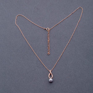 Collier "Perle grise"