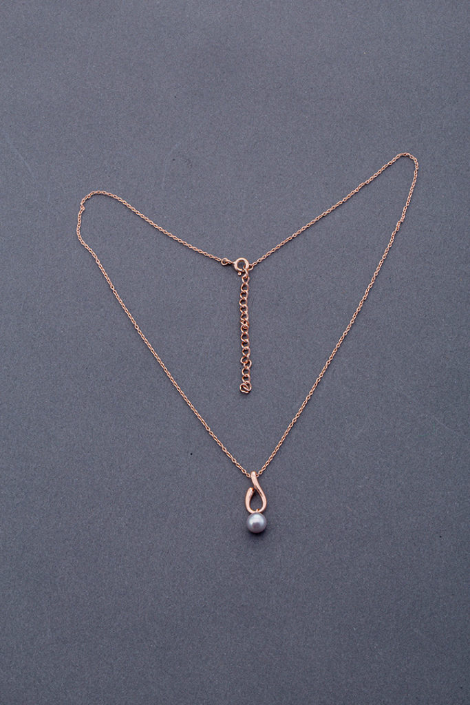 Collier "Perle grise"