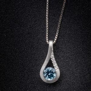 Pendentif "Petite topaze bleue"
