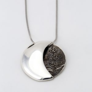 Pendentif gentiane "Au clair de lune"