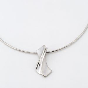 Pendentif "Vagues enlacées"