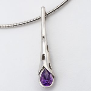 Pendentif "Écorce d'arbre et Topaze bleue"