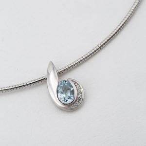 Pendentif  "Virgule et Topaze"