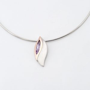 Pendentif "Feuille d'Améthyste"