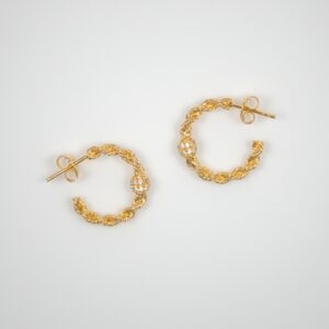 Petites boucles d’oreille tressées plaquées or