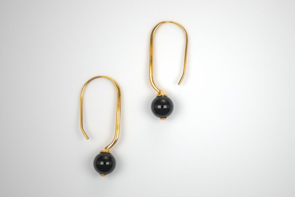 Boucles d’oreille argent plaqué or et onyx noir