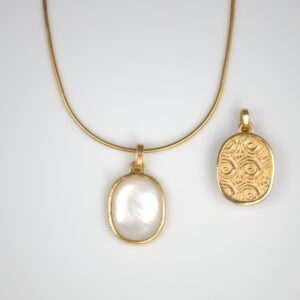 Pendentif plaqué or et nacre
